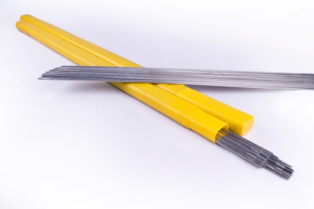 Que hàn Tig thép đen Kiswel T50 (2.4x1000mm) phi 2.4, hộp 5kg