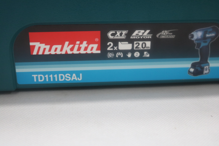 Máy khoan vặn vít cầm tay 10.8V Makita TD111DSAJ