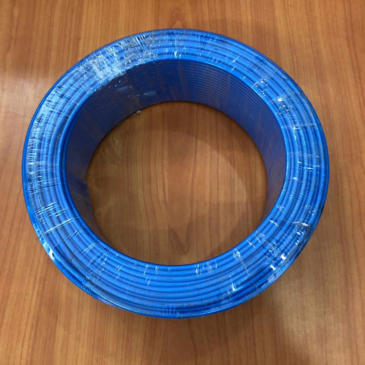Dây cáp điện Cadivi cv-3.0 màu xanh dương, ruột đồng cách điện PVC, cuộn 100 mét