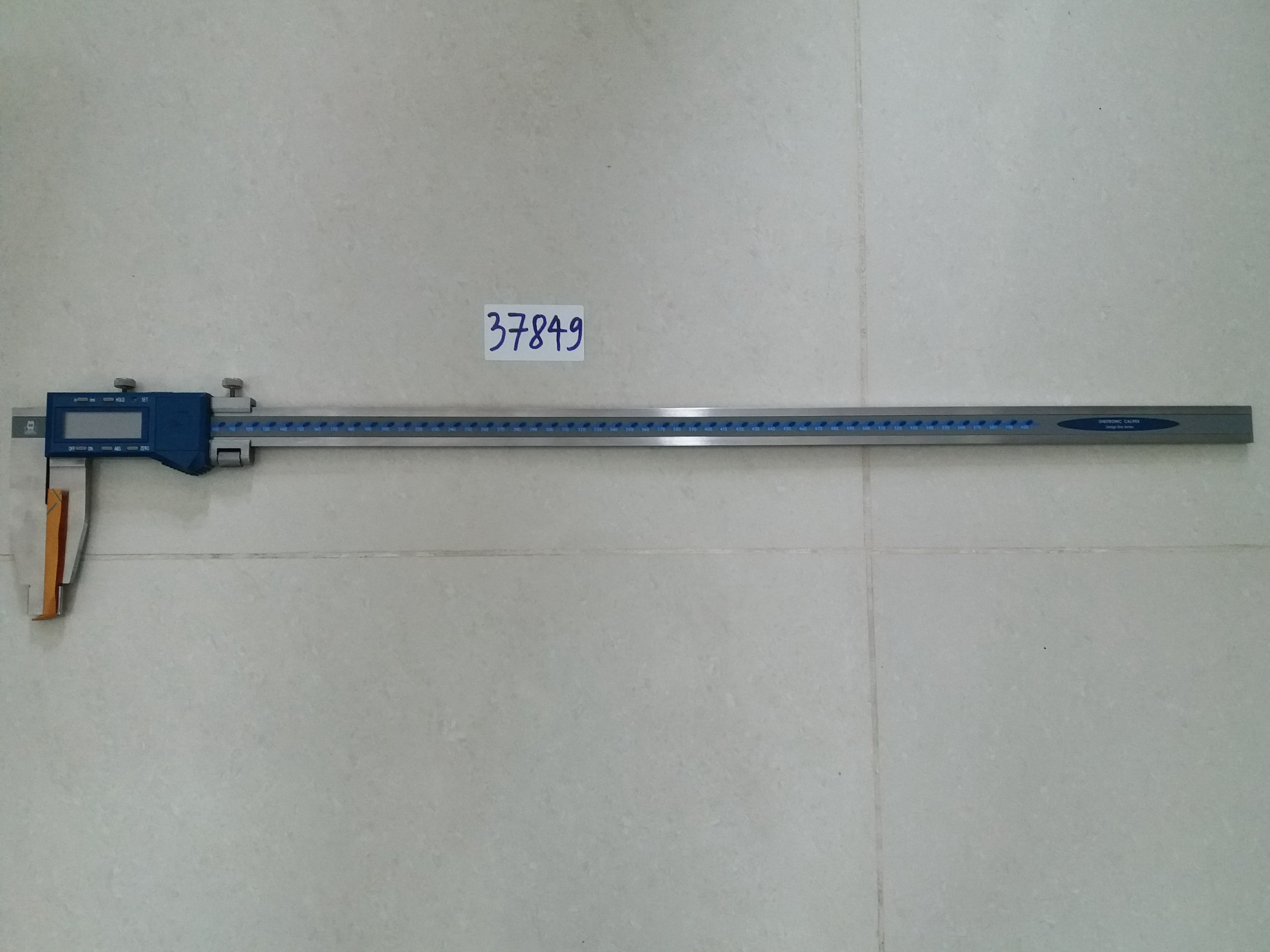 Thước cặp điện tử Moore and wright MW150-60DDL, dải đo 600mm, vạch chia 0.01mm