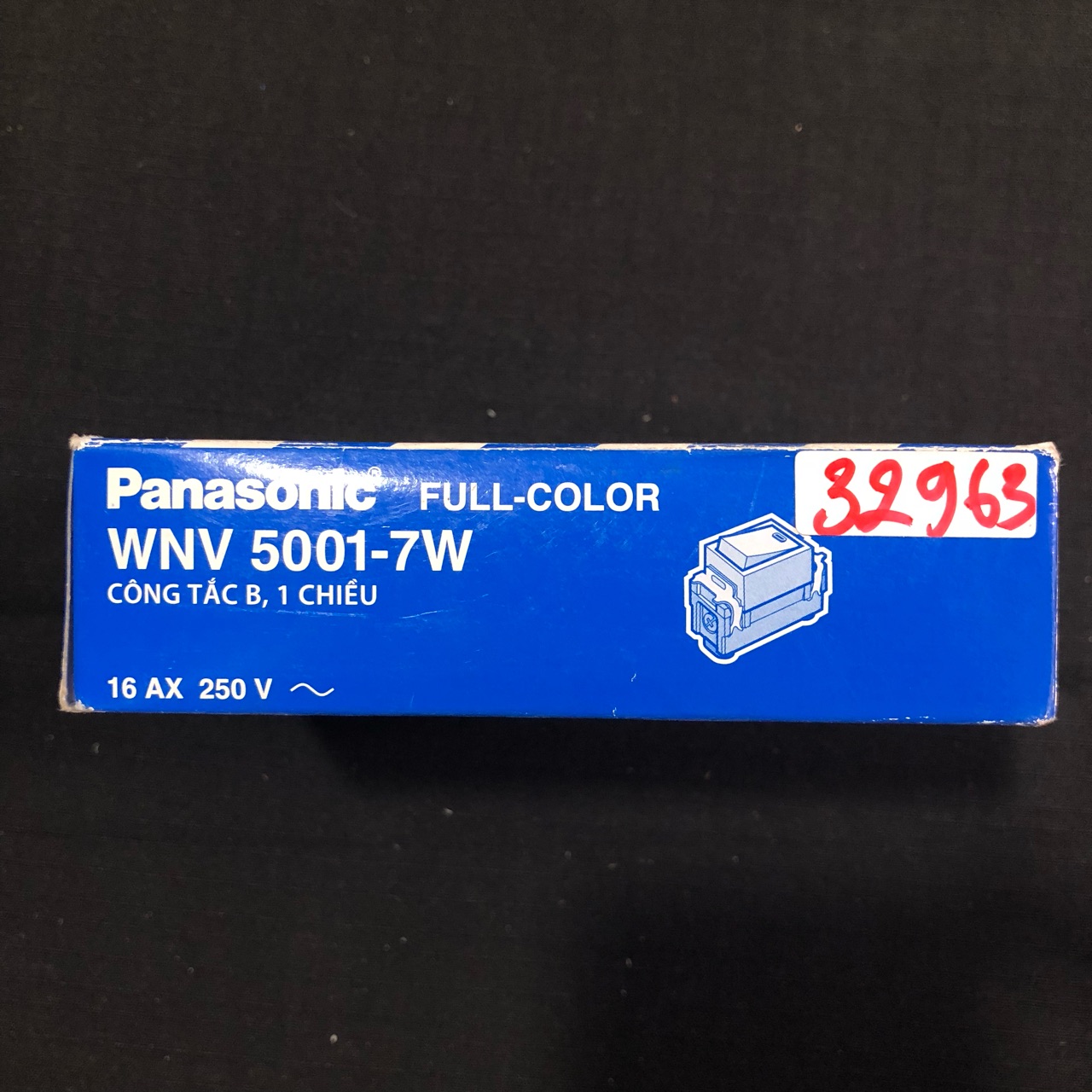 Công tắc đơn, Panasonic WNV5001-7W,  Hộp 10 cái 