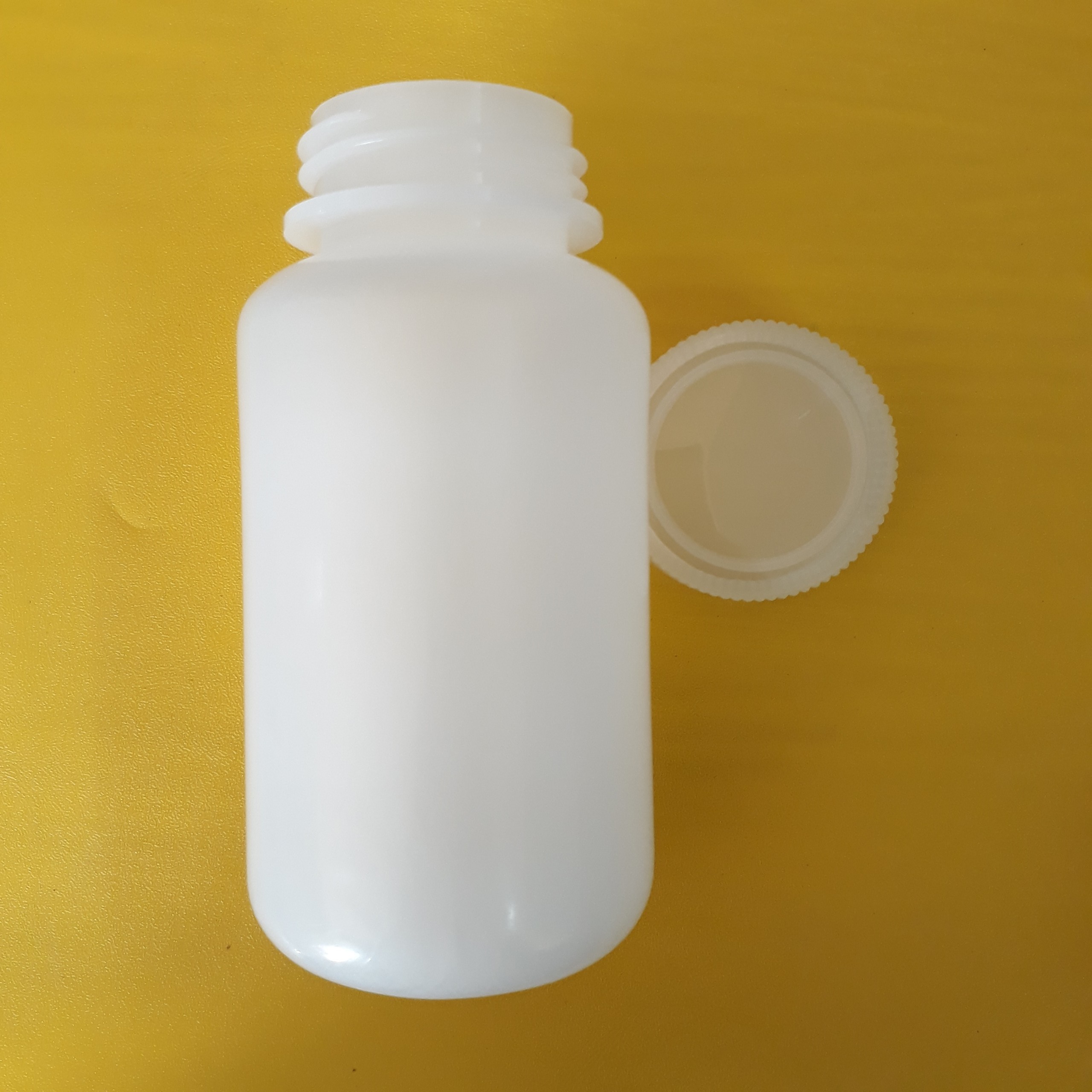 Chai nhựa HDPE miệng rộng Asone 04-0250, 250mL