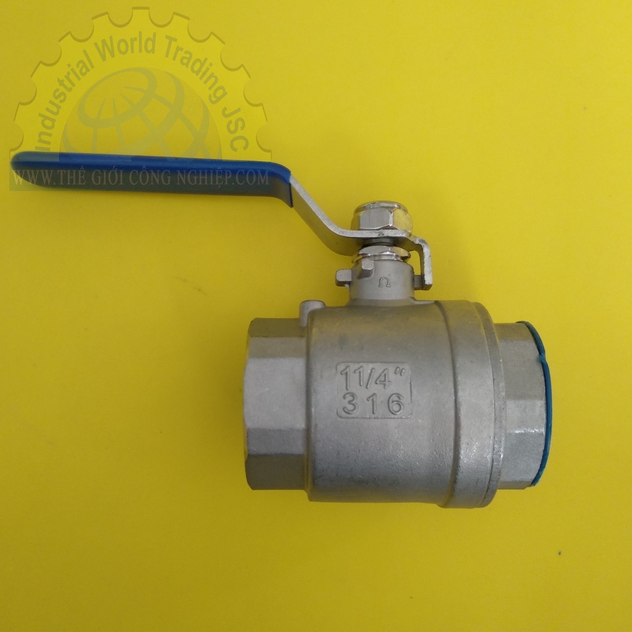 Van bi tay gạt 2 thân nối ren WOG ø42 Luco, chất liệu inox 316