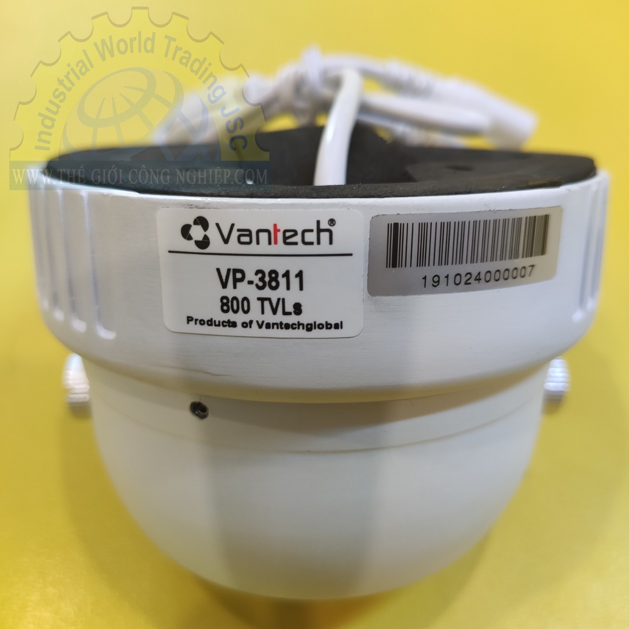 Camera DOME màu hồng ngoại VANTECH VP-3811, độ phân giải 700 TV Lines.