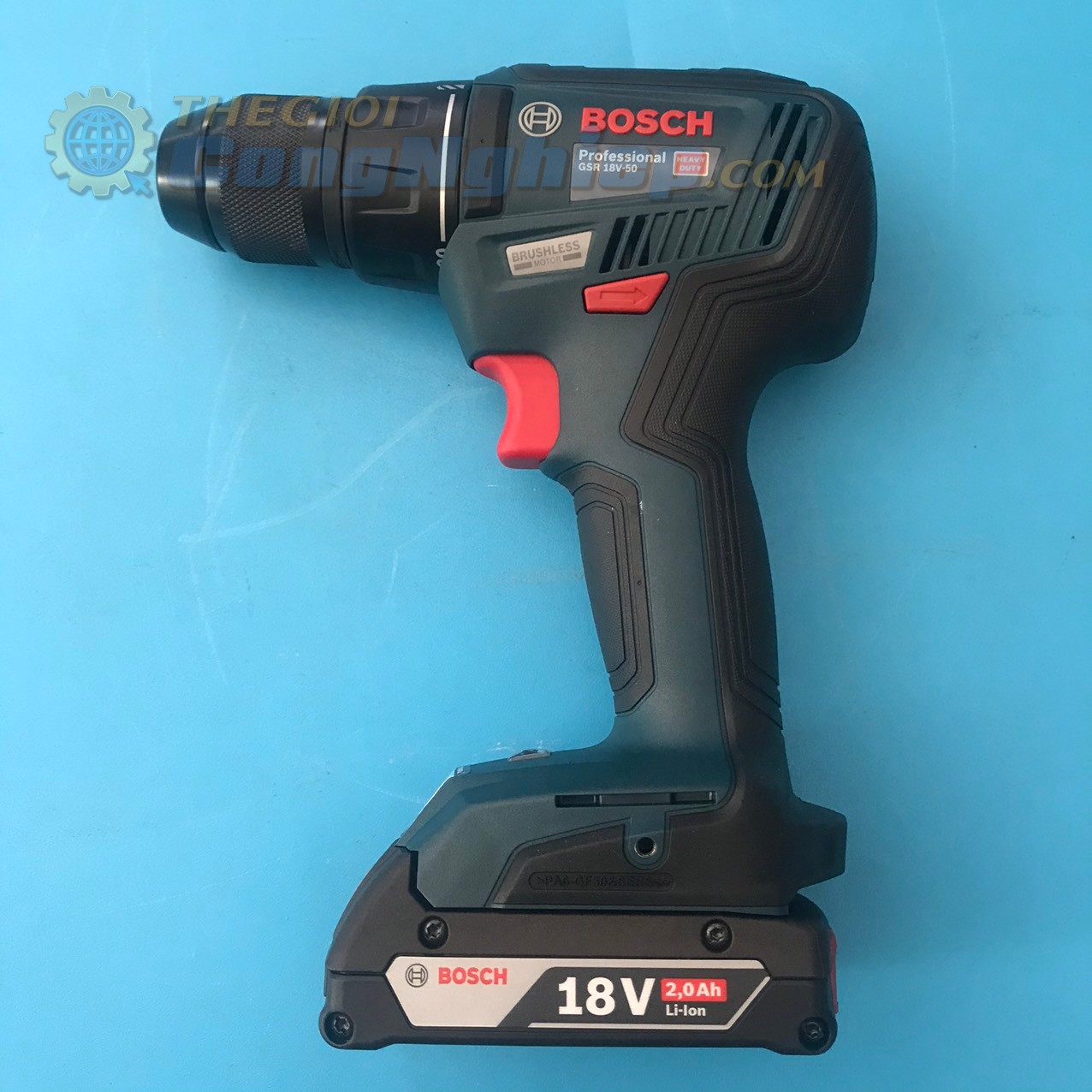 Máy khoan vặn vít dùng pin Bosch GSR 18V-50, vặn vít tối đa 10mm, đường kính khoan 13-35mm, kèm 2 pin 1.5Ah, 1 sạc