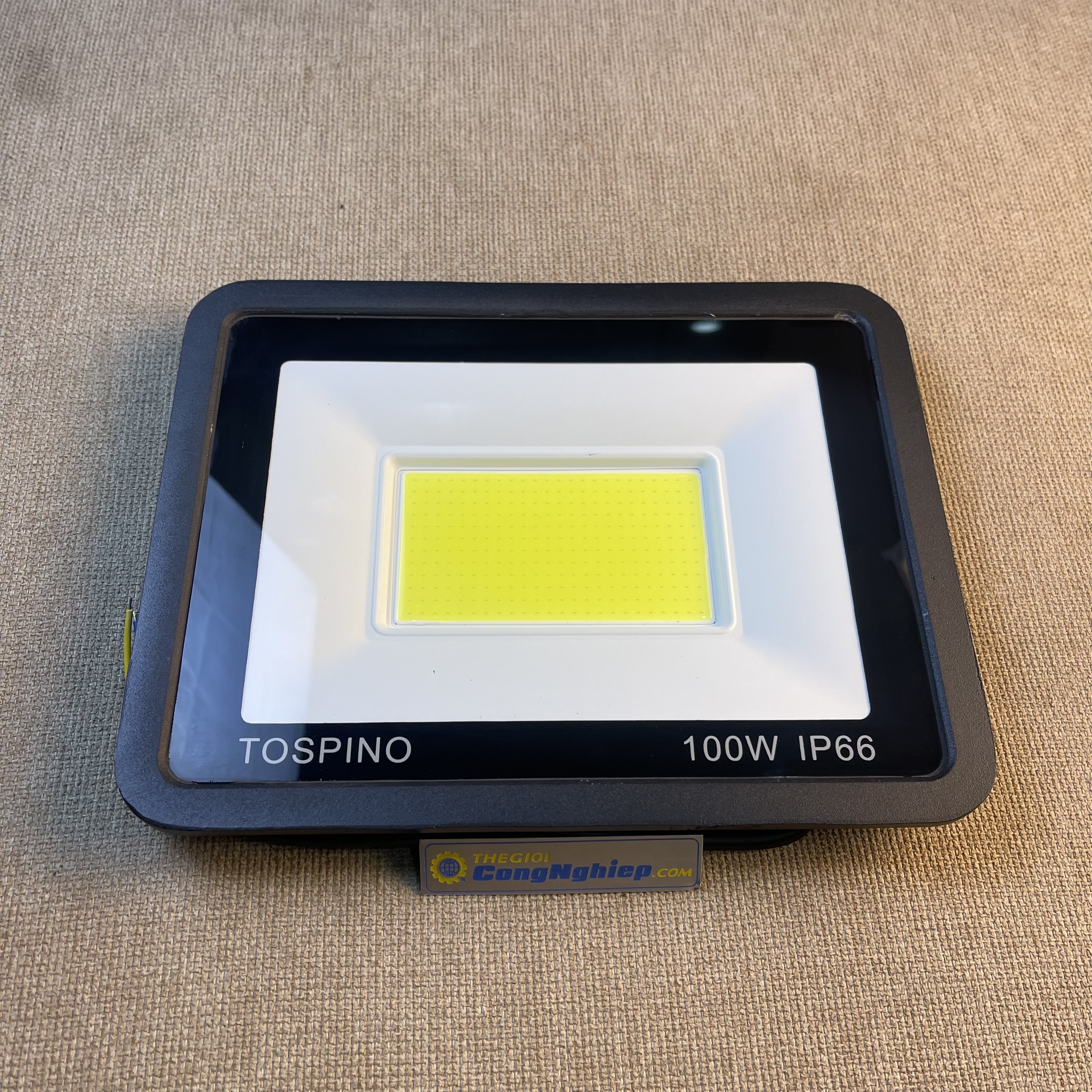 Đèn Led Pha 100W Tospino ánh sáng trắng, Tiêu chuẩn IP66, Chip COB