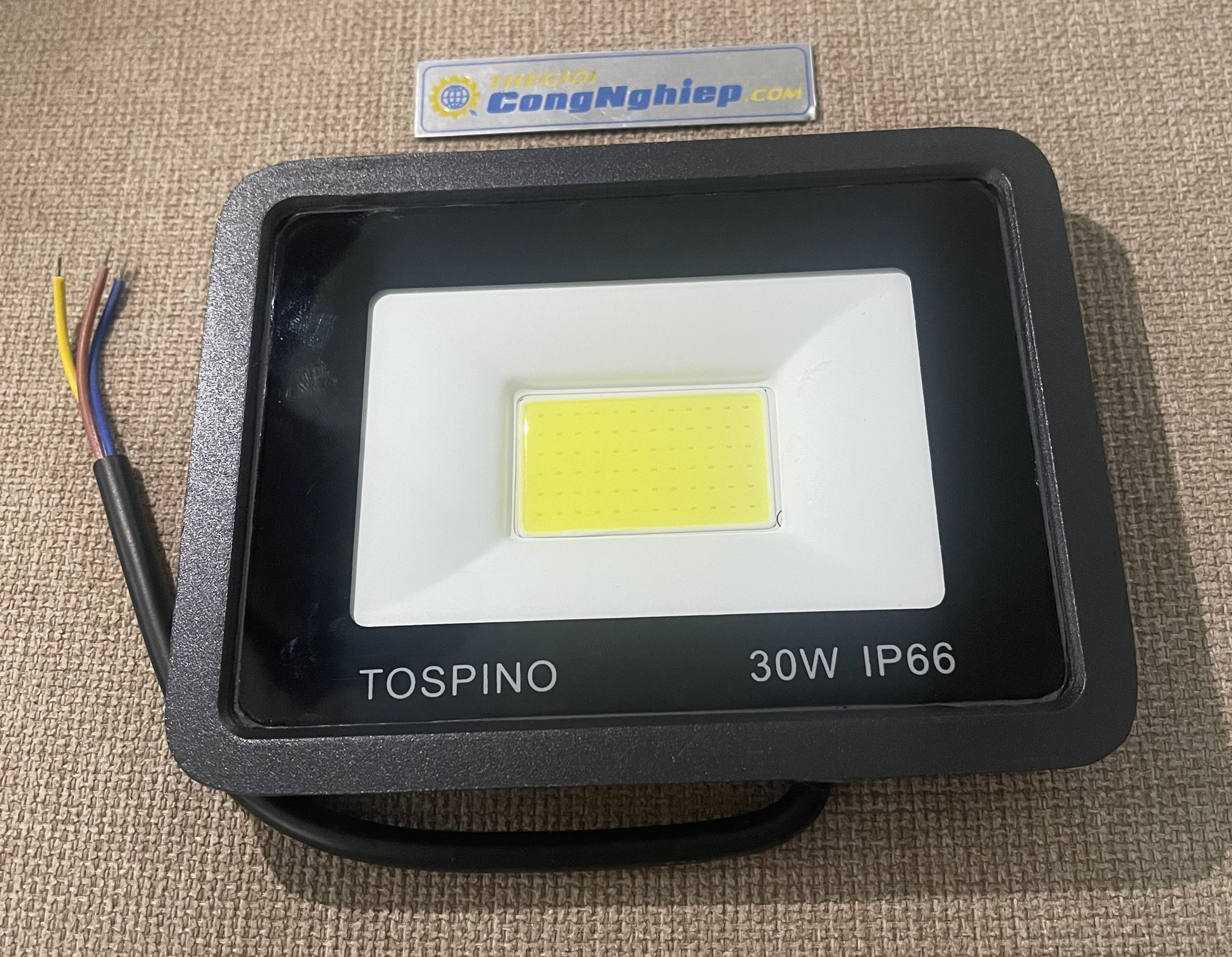 Đèn Led Pha 30W Tospino ánh sáng trắng, Tiêu chuẩn IP66, Chip COB