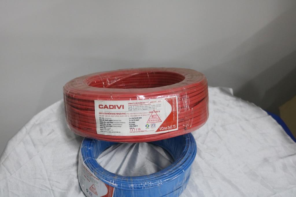 Dây cáp điện đôi mềm ovan Vcmo Cadivi 2x0,75 màu đỏ, ruột đồng bọc nhựa PVC, cuộn 100 mét, giá tính theo mét 