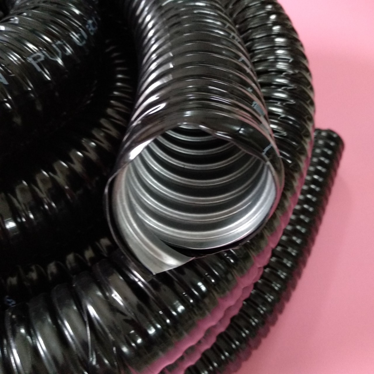  Ống ruột gà lõi thép bọc nhựa PVC 1-1/4" (ID: 35.4mm, OD: 41.5mm)