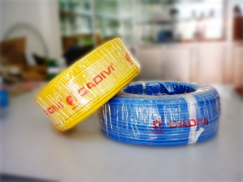 Dây cáp điện đôi mềm ovan Vcmo Cadivi 2x4.0 màu vàng, ruột đồng bọc nhựa PVC, cuộn 100 mét