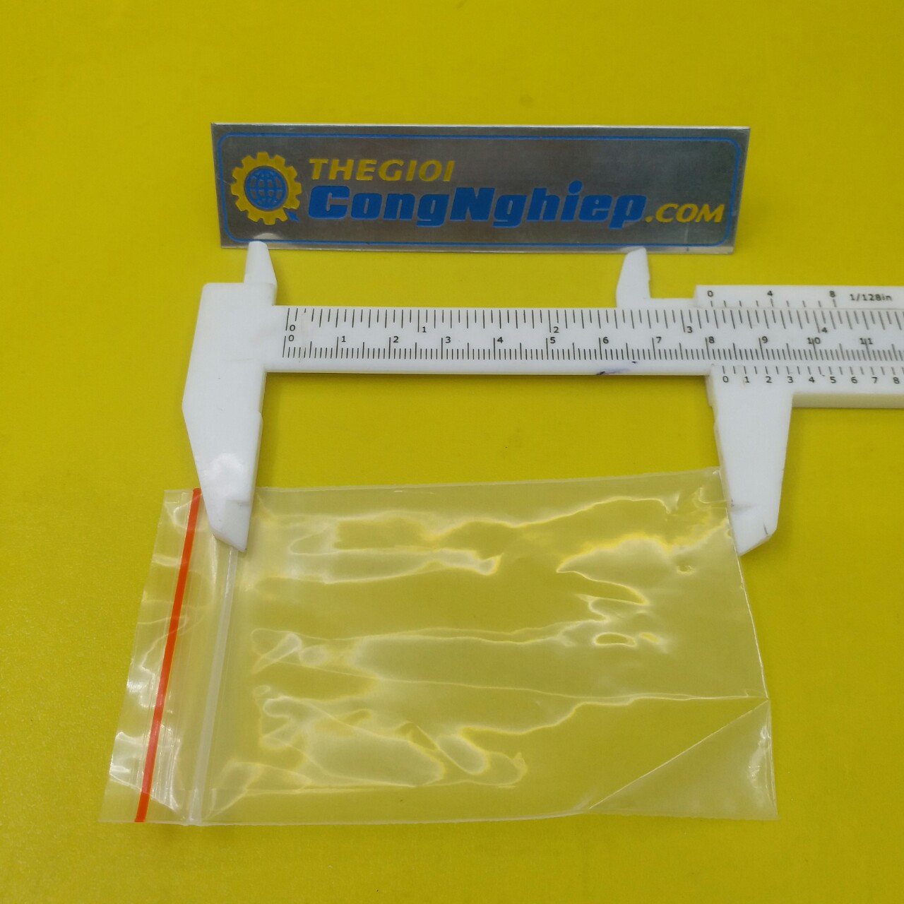 Túi zipper kích thước 6 x 8cm chất liệu nhựa PE tron